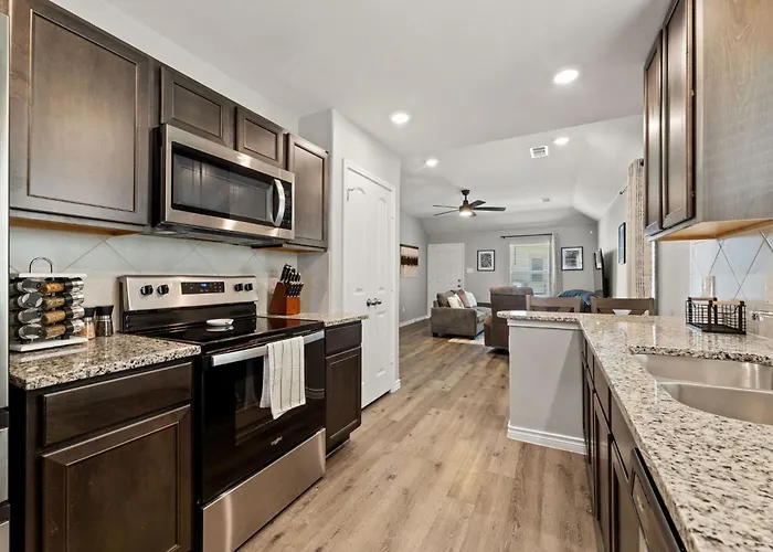 Stylish 2Br -Fenced Yard, Pet Friendly, Near At & T Stadium Ferienhaus