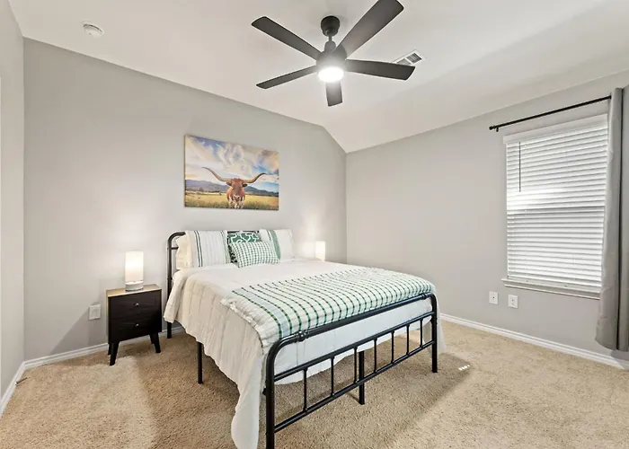 Ferienhaus Stylish 2Br -Fenced Yard, Pet Friendly, Near At & T Stadium