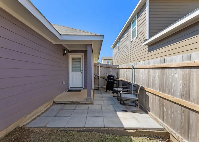 Ferienhaus Stylish 2Br -Fenced Yard, Pet Friendly, Near At & T Stadium Fort Worth