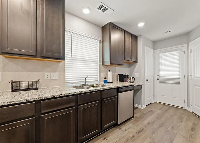 Stylish 2Br -Fenced Yard, Pet Friendly, Near At & T Stadium Ferienhaus *