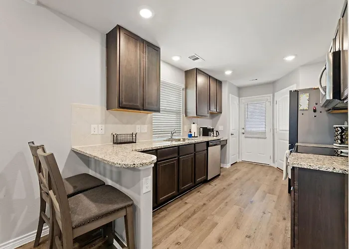Stylish 2Br -Fenced Yard, Pet Friendly, Near At & T Stadium Ferienhaus *