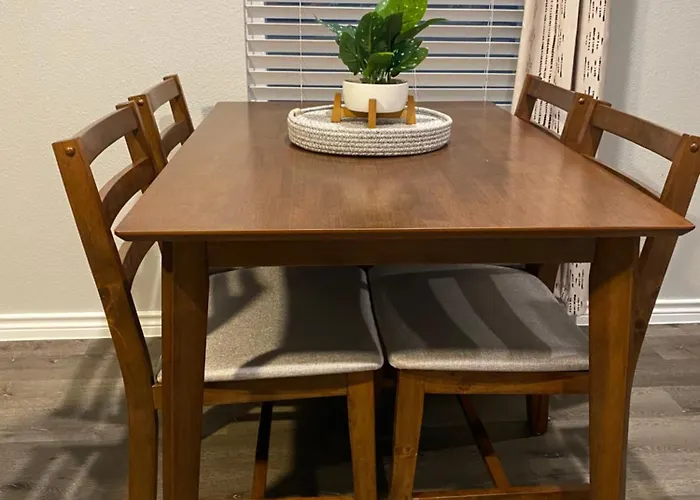 Stylish 2Br -Fenced Yard, Pet Friendly, Near At & T Stadium * Fort Worth